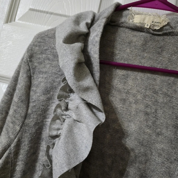 A'Reve Anthropologie Ruffled Open Front Cardigan, Wool Blend, Curved Hem, EUC! - Picture 4 of 11